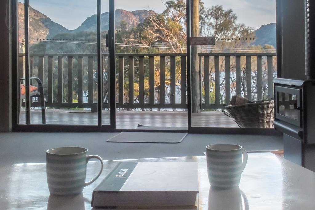 Cove Beach Apartment 2 Коулс-Бей Экстерьер фото
